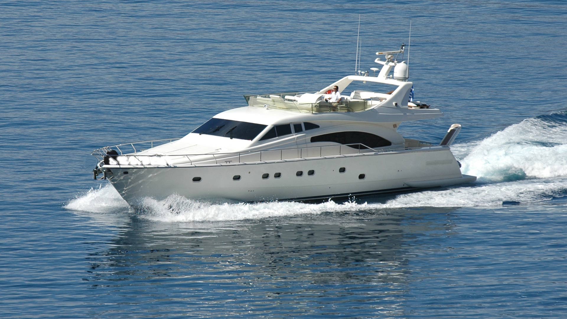 santorini-yacht-running